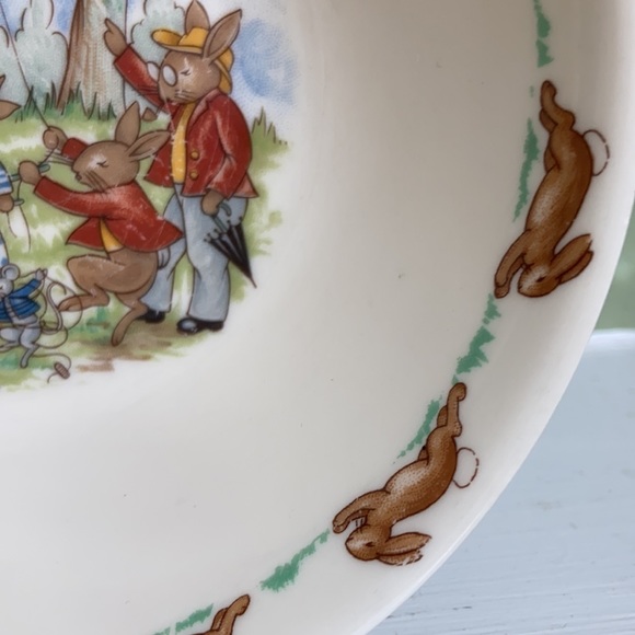 Royal Doulton Bunnykins Bowl, Flying Kites - Picture 5 of 8